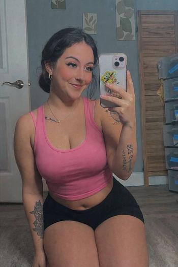 Pixie, 24  female escort, Lansing