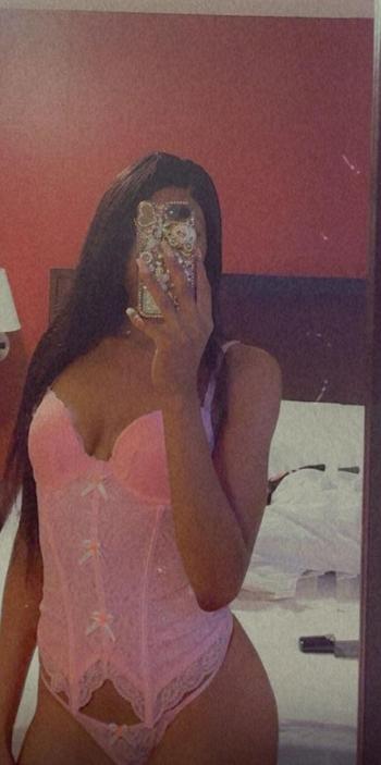 Slim , 28  female escort, Lansing