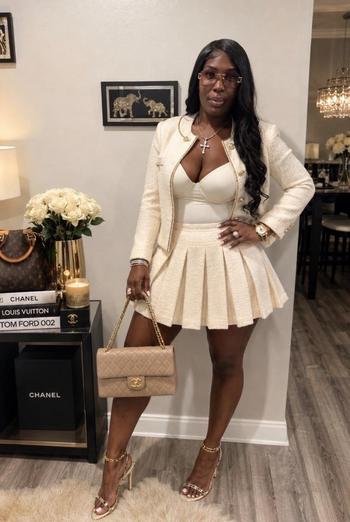313-977-1775, 27  female escort, Lansing